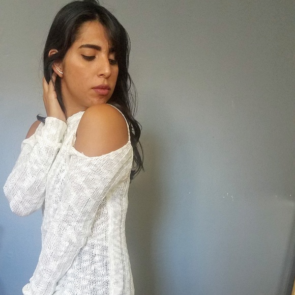 IVORY MOCK NECK COLD SHOULDER SWEATER - Picture 6 of 8